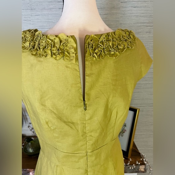 Taylor Women’s Green Linen Sleeveless Sheath Dress Ruffle Floral Detail Size 10 - Picture 4 of 6